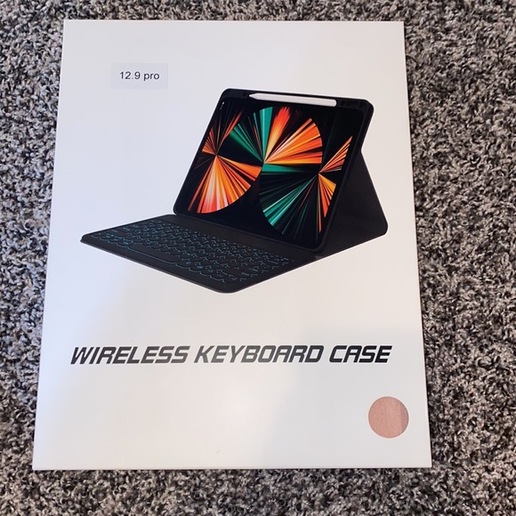 iPad 12.9 pro case. Case with wireless keyboard included. - Picture 7 of 9